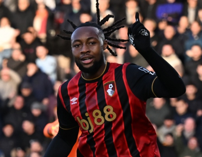 曼聯(lián)引援塞梅尼奧：堅守薪資結(jié)構(gòu)，競爭態(tài)勢復(fù)雜